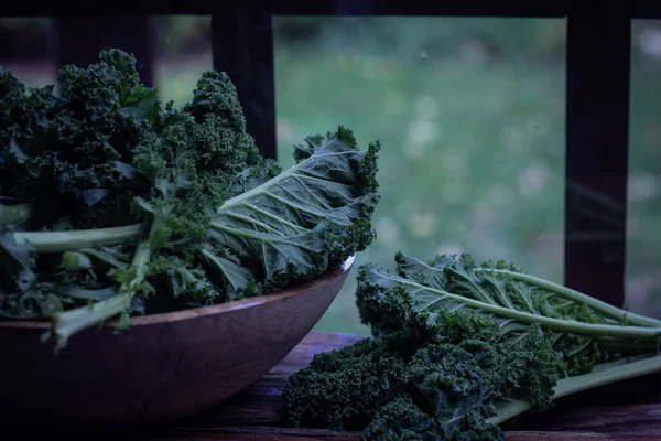 Feuilles Chou Vert Bois Rustique Sur Fond Licht Fenêtres Superfood — Photo