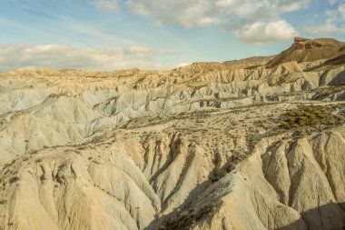 Endülüs 'teki Tabernas Çölü' nün insansız hava aracı görüntüsü. Almerya İspanya 'da sadece Avrupa' da çöl.