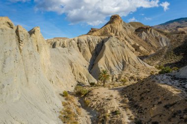 Endülüs 'teki Tabernas Çölü' nün insansız hava aracı görüntüsü. Almerya İspanya 'da sadece Avrupa' da çöl.