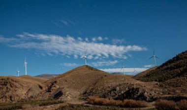 Endülüs İspanya 'sında rüzgar türbinli doğa manzarası
