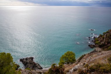 Nerja 'daki yeşil kıyı manzarası Endülüs' ten İspanya 'ya Avrupa' yı geziyor