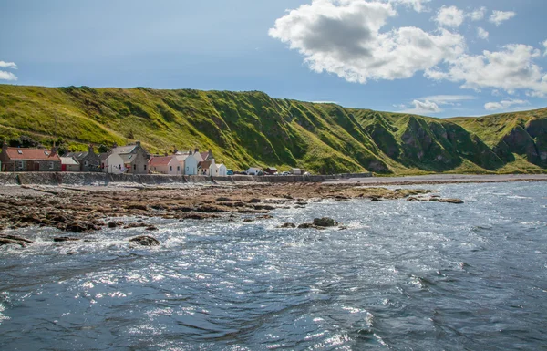 Crovie malé pobřežní vesnice — Stock fotografie