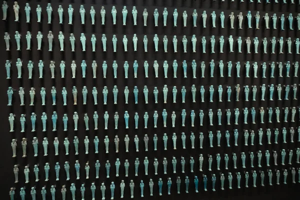 Giza 'daki Büyük Mısır Müzesi' nin iç mekanı.