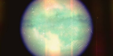 Bir daire şeklinde gökyüzünün bir parçası, eski hipster odağı, retro efekt filtresi