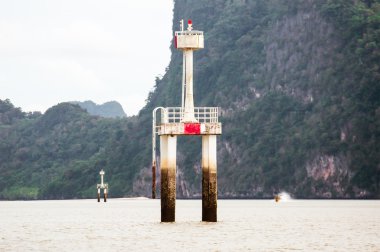 Tayland Körfezi o deniz feneri kutubun kırmızı ve beyaz renk