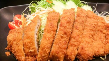siyah saç, tonkatsu, Japon yemekleri sebze ile çıtır çıtır kızarmış domuz eti