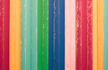 eski renkli arka plan ile gökkuşağı renkli dikey şeritler