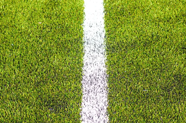 Kunstgras van een voetbal of de voetbal veld close-up met kopie — Stockfoto