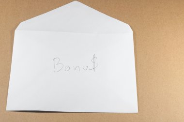 kahverengi zemin üzerine beyaz zarf ifadeler bonus