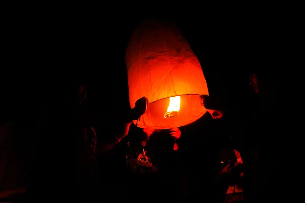 Family - Thai people floating lamp in Yeepeng festival — Stock Photo, Image