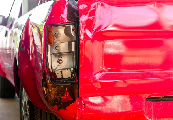 pick-up araba hasar araba kaza ile kuyruk ışığı