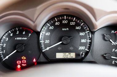 Araba Pano ve kilometre sayacı kapat.