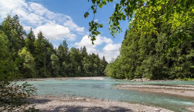 Trettach Riever 'ın Allgau Oberstdorf' taki panoramik manzarası. Bavyera, Almanya.
