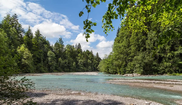 Trettach Riever 'ın Allgau Oberstdorf' taki panoramik manzarası. Bavyera, Almanya.