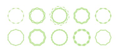 Basit yeşil geometrik çerçeveler, kıvrımlı yuvarlak eko çerçeveler. Metin için geometrik kenarlıklar. Yeşil çelenk, basit tasarım elementleri, röfle daireleri, ekoloji amblemleri, beyaz arka planda izole edilmiş..