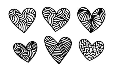 Çeşitli siyah karalama kalıpları ile el çizilmiş kalpleri ayarlayın. Sevgililer Günü için eşsiz dekoratif unsurlar, dövmeler ya da grafik tasarım geçmişleri. Romantik desenli kalpler.