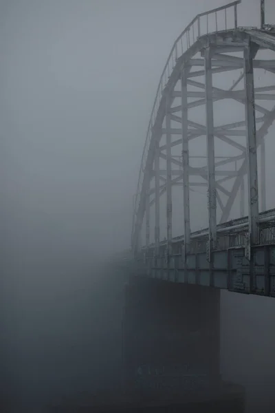 Ponte Nella Nebbia — Foto Stock