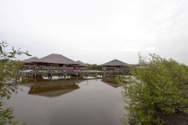 Eski waterfront ev mavi gökyüzü, seçici odak ile