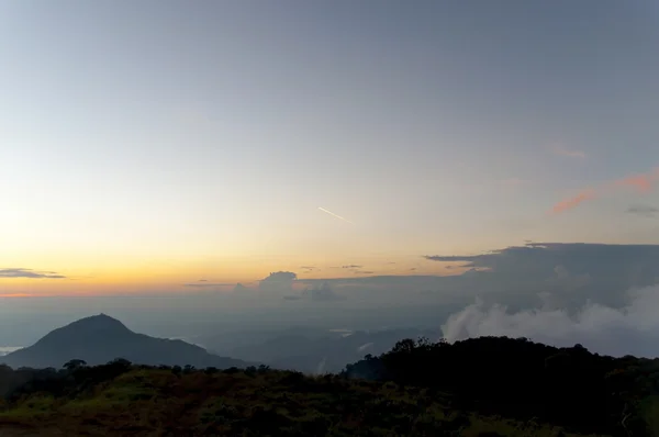 Puesta de sol borrosa en mountaion —  Fotos de Stock