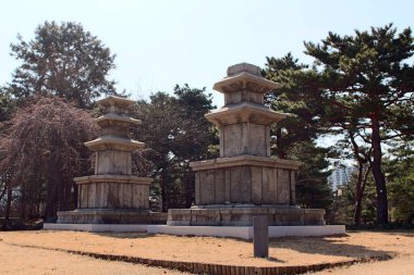 Kore Ulusal Hazinesi No. 99, Galhangsa Tapınağı Doğu-Batı Üç katlı Taş Pagoda