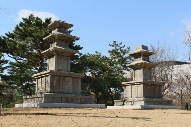 Kore Ulusal Hazinesi No. 99, Galhangsa Tapınağı Doğu-Batı Üç katlı Taş Pagoda