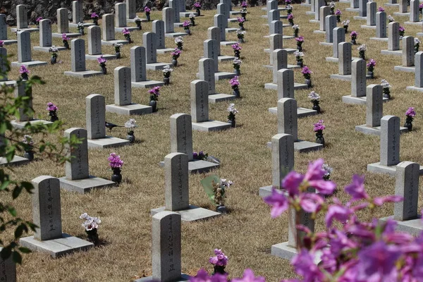 Resmi bir atmosferi olan Ulusal Mezarlık