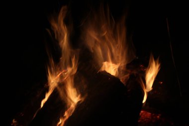 Harika bir kamp ateşi