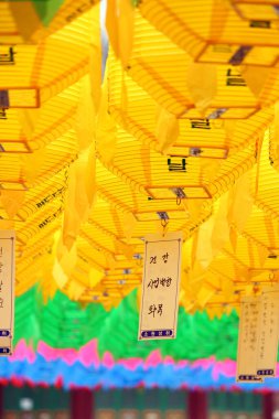 Buda 'nın doğumunun anısına fenerler.