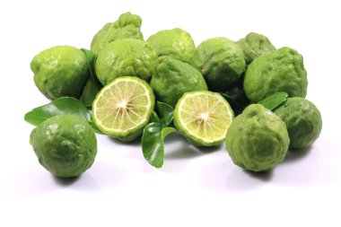 bergamot ve yaprak izole arka plan üzerinde grup.