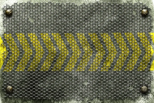 Niete mit schwarzem Kühlergrill auf Metallplatte und gelber Linie lackiert. — Stockfoto