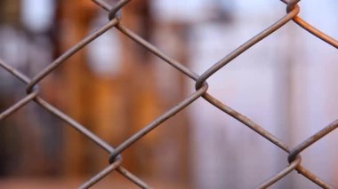 Rüzgar enerjisi ile elektrik üreten bir bitki. Odak çekim vardiya.