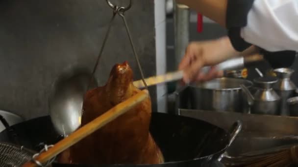 Peking Duck Cooking. Comida china . — Vídeo de stock