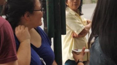 Bir turist Bangkok şehir yönlere istedi. Tayland.