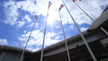 Uçan Tayland bayrağı.