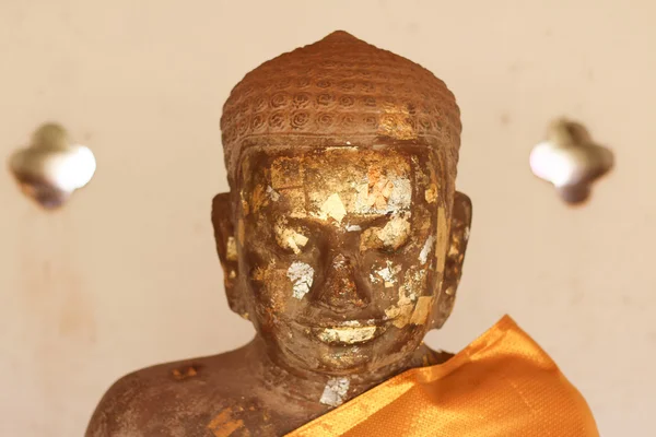 Ansiktet av gyllene skulptur. — Stockfoto