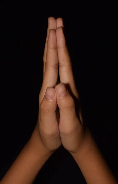 Mãos Namaste Mudra Oração Isolado Sobre Fundo Preto Namaste Namaskar — Fotografia de Stock