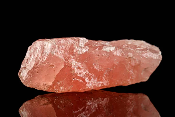 Macro Pedra Mineral Rosa Quartzo Fundo Preto Close — Fotografia de Stock