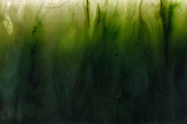 Beyaz arka plan üzerinde makro mineral taşı Nephrite