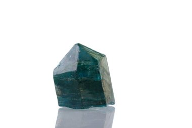 Makro mineral taşı Beyaz arkaplandaki Apatite