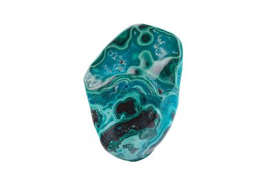 Beyaz arka planda, makro mineral taşı chrysocolla