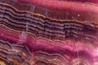 Beyaz arka plan üzerinde makro mineral taş florit