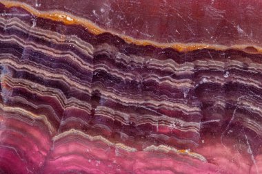 Beyaz arka plan üzerinde makro mineral taş florit