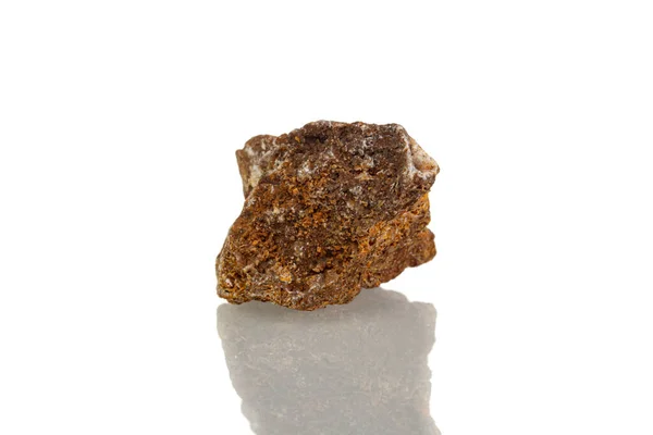 Beyaz Arka Plan Üzerinde Makro Mineral Taşı Wulfenite — Stok fotoğraf