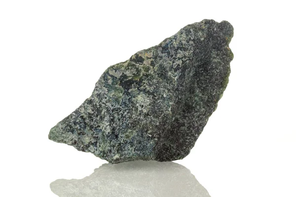Makro Mineral Sten Dumortierite Vit Bakgrund Närbild — Stockfoto