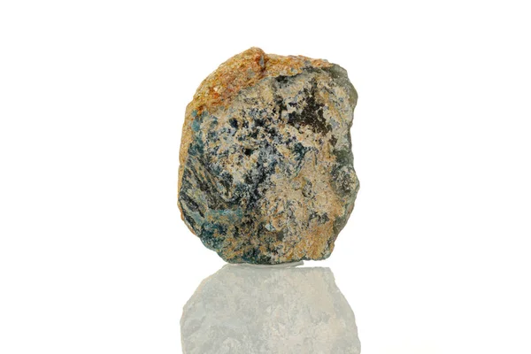 Piedra Mineral Macro Chrysocolla Sobre Fondo Blanco Cerca —  Fotos de Stock