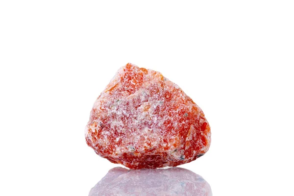 Makro Kamień Mineralny Pomarańczowy Kalcyt Białym Tle Zbliżenie — Zdjęcie stockowe