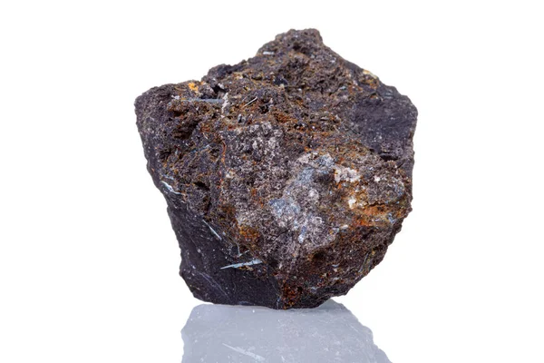 Makro Mineral Sten Ilmenite Vit Bakgrund Närbild — Stockfoto