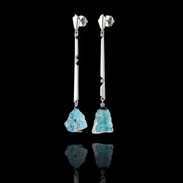 아콰마린 다이아몬드가 아름다운 귀걸이 — 스톡 사진