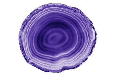 Beyaz arka planda beyaz damarları olan mor renkli bir dilim mücevher için mükemmeldir. Doğal katmanları, el yapımı aksesuarların güzelliğini arttırır..