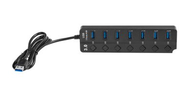 Beyaz arka planda 7 port ve güç düğmesine sahip bir USB 3.0 merkezi çok yönlü bağlantı sağlar. Kompakt tasarımı çeşitli teknolojik ihtiyaçlara uygun..